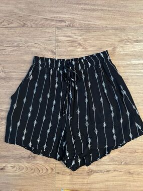 Lush Boho Shorts Black Patterned Pull-On Shorts with Stretch Waist